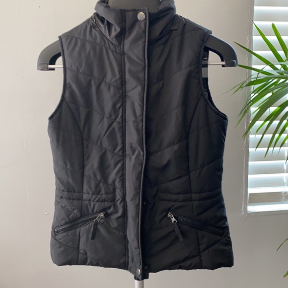 American Rag Women's Fur-Trim Removable Hood Insulated Puffer Vest - Picture 13 of 15